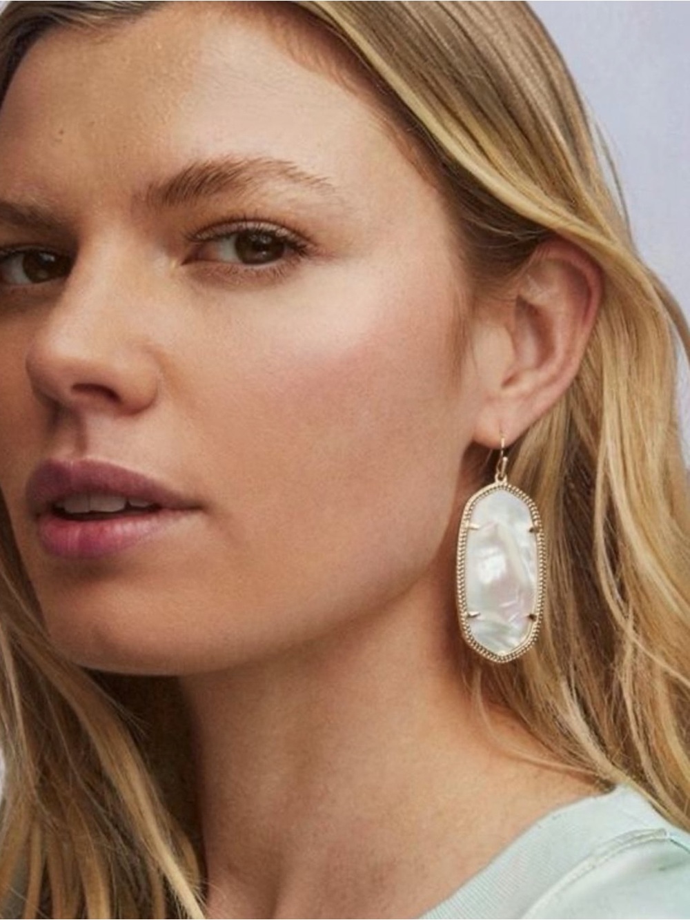 KENDRA SCOTT • Danielle Gold Drop Earrings in Ivory Mother-of-Pearl